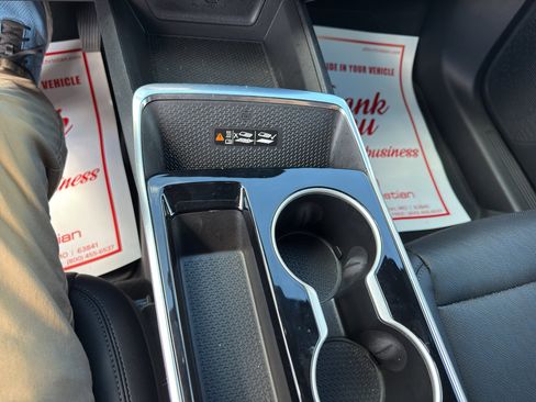 Used 2025 Chevrolet Equinox LT w/ Convenience Package II image 19