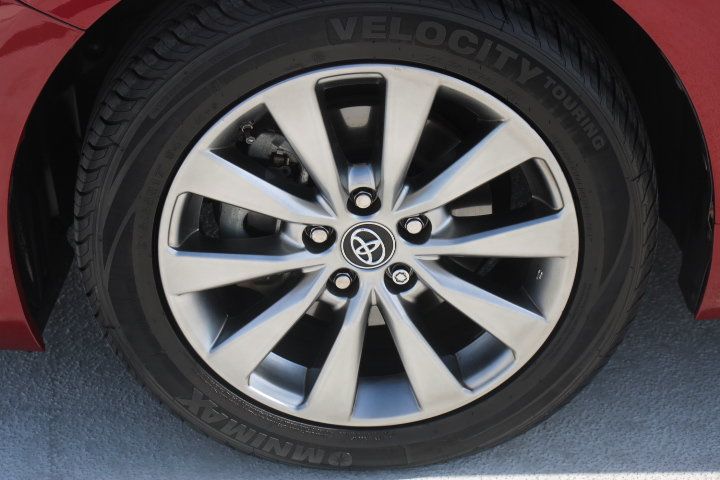 Used 2017 Toyota Camry XLE w/ Moonroof Package FWD image 9
