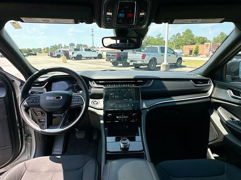 Used 2024 Jeep Grand Cherokee Laredo X w/ Luxury Tech Group I RWD image 3