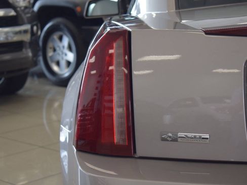 Used 2005 Cadillac XLR RWD image 40