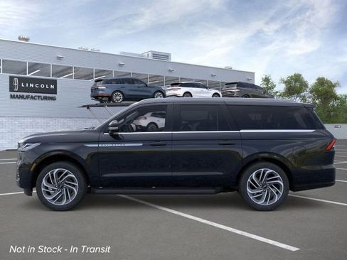 New 2026 Lincoln Navigator L Premier image 3