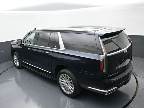 Used 2024 Cadillac Escalade ESV Premium Luxury image 34