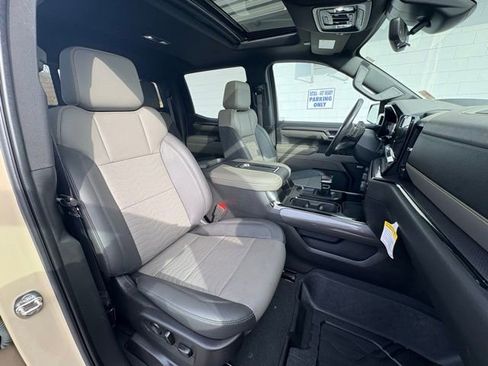 Used 2022 Chevrolet Silverado 1500 ZR2 w/ Technology Package image 33