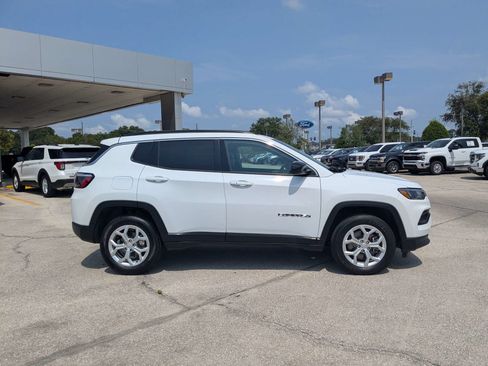 Used 2024 Jeep Compass Latitude AWD/4WD image 3