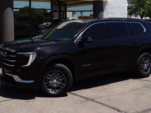 Used 2025 GMC Acadia Elevation FWD image 3