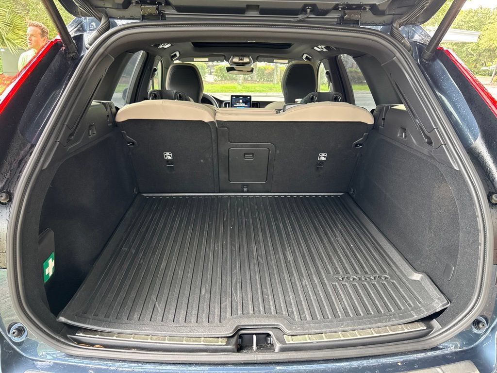 Certified 2026 Volvo XC60 B5 Plus AWD/4WD image 13