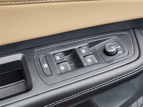 New 2025 Volkswagen Atlas Cross Sport SE image 4