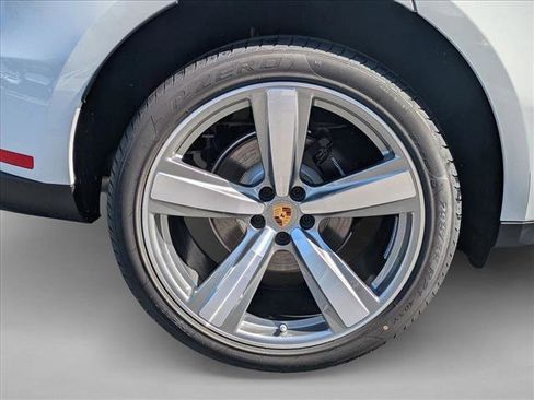 Certified 2025 Porsche Macan image 29
