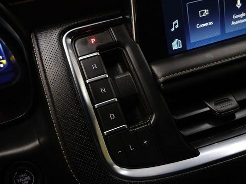 Used 2023 Chevrolet Suburban Premier image 26