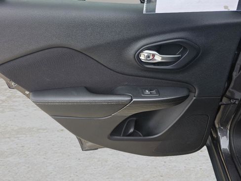 Used 2016 Jeep Cherokee Latitude w/ Safety/Convenience Group image 86