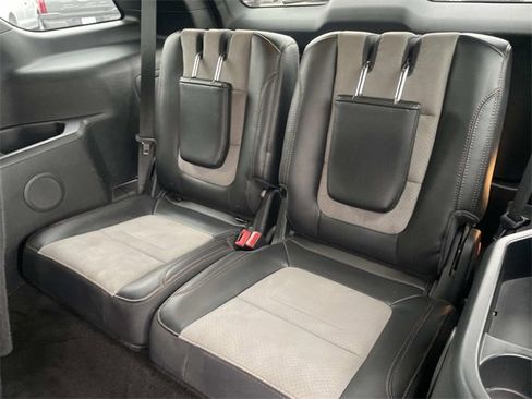 Certified 2017 Ford Explorer XLT w/ Equipment Group 202A image 34