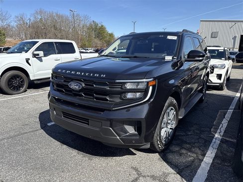 Used 2025 Ford Expedition Active image 8