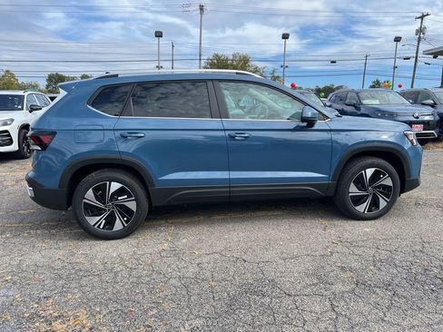 New 2025 Volkswagen Taos SE image 5