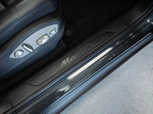Used 2018 Porsche Macan AWD/4WD image 30