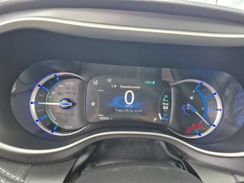 Used 2022 Chrysler Pacifica Touring-L FWD image 25