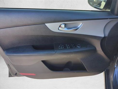 Used 2022 Kia Forte LXS FWD image 8