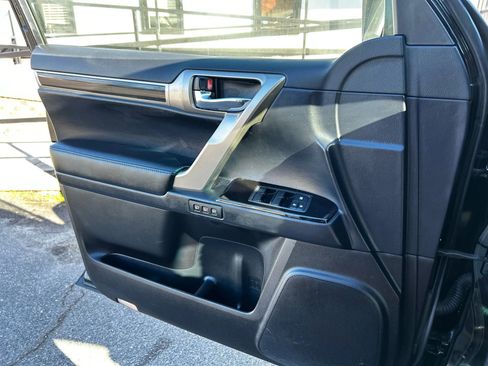 Used 2015 Lexus GX 460 image 28