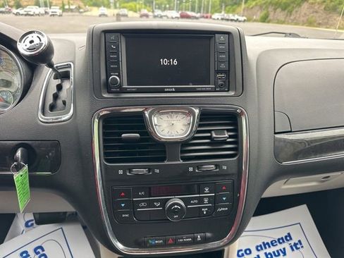 Used 2016 Chrysler Town & Country Touring FWD image 14