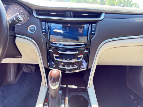 Used 2013 Cadillac XTS Platinum FWD image 22