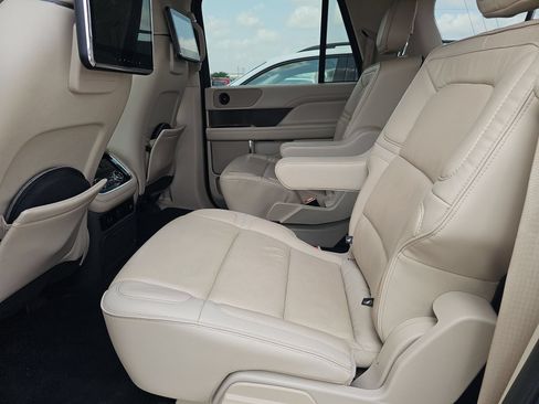 Used 2019 Lincoln Navigator L Reserve AWD/4WD image 10