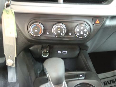 Used 2025 Chevrolet Trax LS w/ LS Convenience Package FWD image 20