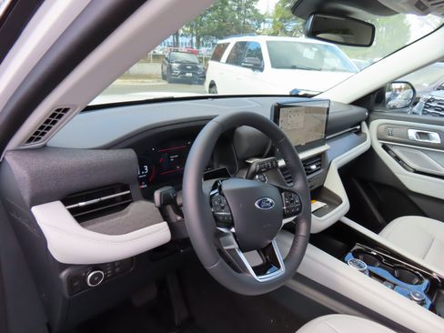 New 2026 Ford Explorer Platinum w/ LUX Leather Package image 8