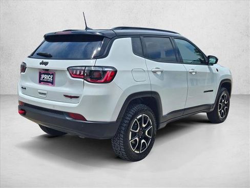 Used 2025 Jeep Compass Trailhawk AWD/4WD image 5