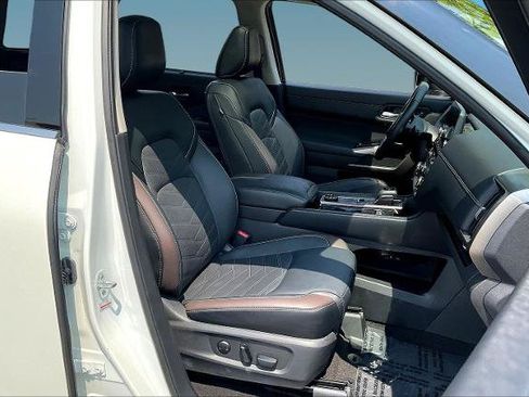Used 2024 Nissan Pathfinder Platinum AWD/4WD image 28