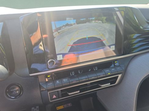 Used 2025 Toyota Camry SE FWD image 26