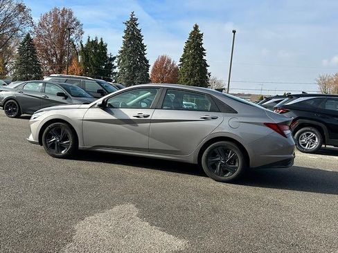 Used 2023 Hyundai Elantra SEL w/ Cargo Package image 4