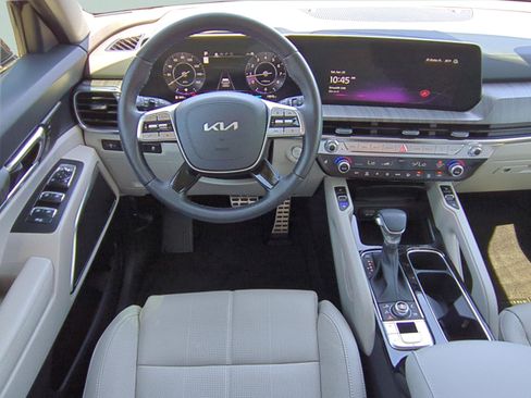 Used 2025 Kia Telluride SX w/ SX Captain's Chair Package AWD/4WD image 12