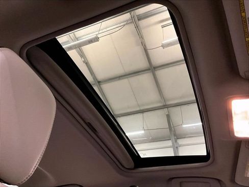 Used 2017 Toyota Camry XSE w/ Moonroof Package FWD image 21