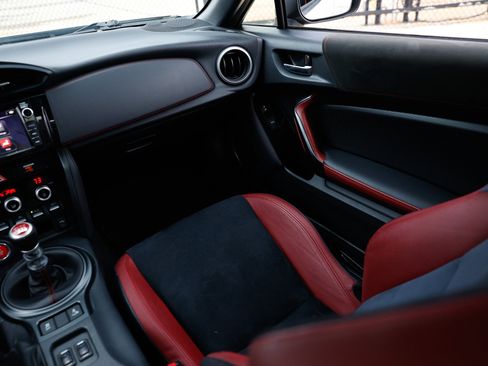 Used 2018 Subaru BRZ tS image 27