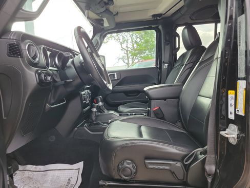 Used 2020 Jeep Wrangler Unlimited Sahara AWD/4WD image 11