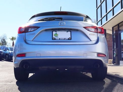 Used 2018 MAZDA MAZDA3 Touring image 12