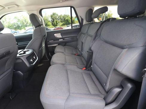 Used 2025 Ford Expedition Max Active AWD/4WD image 9