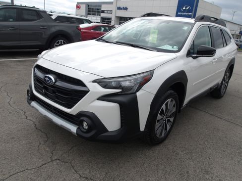 Used 2025 Subaru Outback Limited image 3