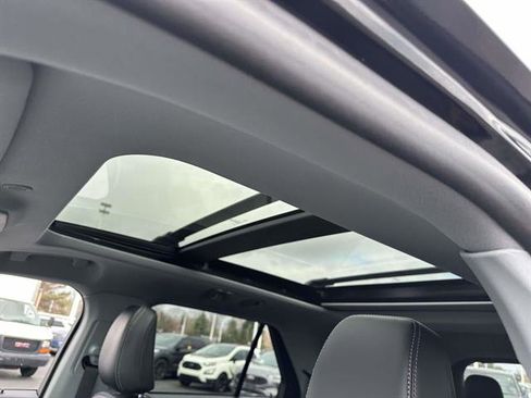 Used 2023 Ford Explorer XLT w/ Equipment Group 202A image 11