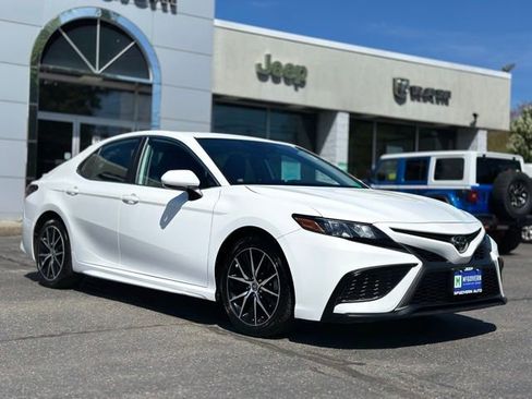 Used 2024 Toyota Camry SE FWD image 6
