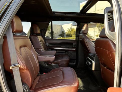 Used 2022 Ford Expedition Limited image 30