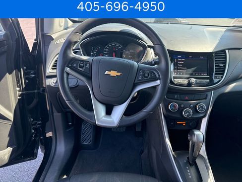 Used 2020 Chevrolet Trax LT w/ LT Convenience Package FWD image 17