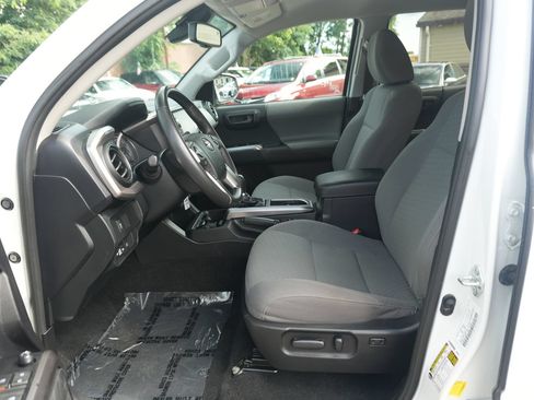 Used 2021 Toyota Tacoma SR5 AWD/4WD image 16