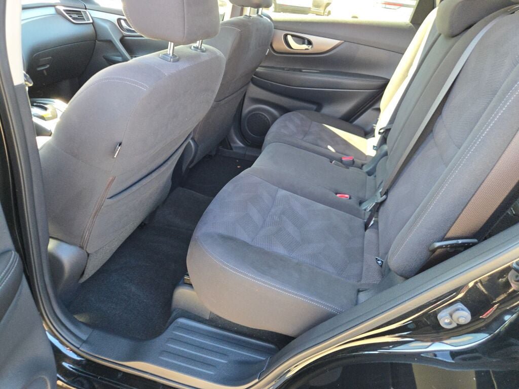 Used 2015 Nissan Rogue SV AWD/4WD image 15