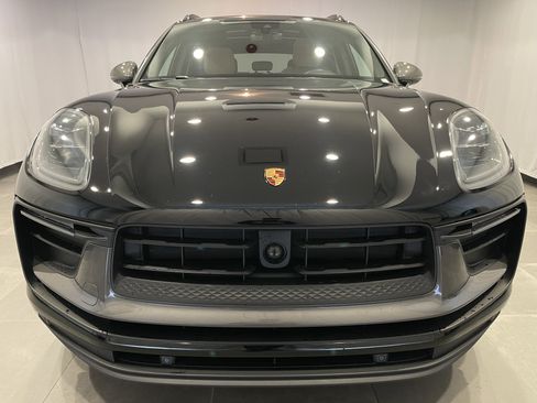 Used 2024 Porsche Macan image 2