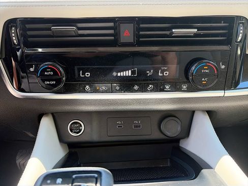Used 2023 Nissan Rogue SL FWD image 15