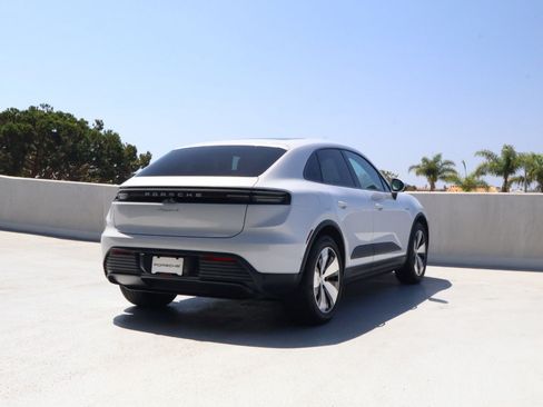 Certified 2025 Porsche Macan 4 Electric AWD/4WD image 8