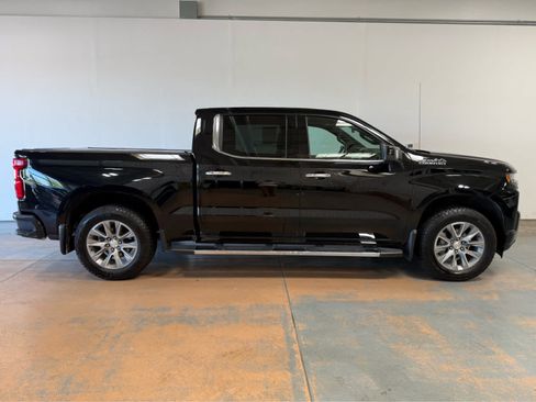 Used 2022 Chevrolet Silverado 1500 High Country w/ Z71 Off-Road Package AWD/4WD image 6