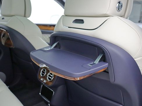 Certified 2022 Bentley Bentayga image 39