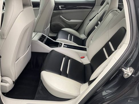 Used 2019 Porsche Panamera 4 image 31