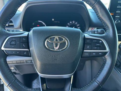 Used 2024 Toyota Sienna XLE image 13